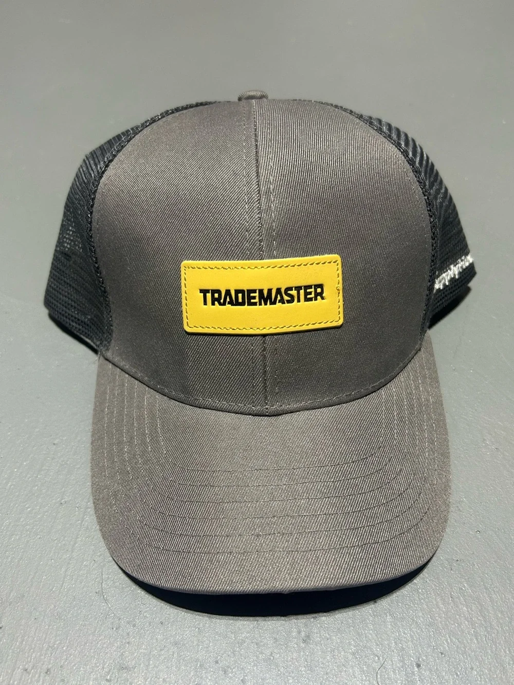 (NEW) TRADEMASTER Leather Emblem Patch Gray SnapBack Hat